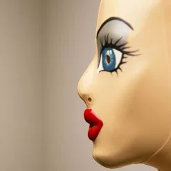 Feitico Latex Masker 'Dollmask' -Fetisj Mode Accessoires Winkel ft 03 02 puppenmaske side