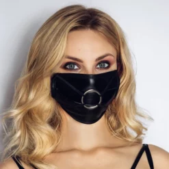 Noir Handmade Wetlook Mondmasker Met Ring Van Noir