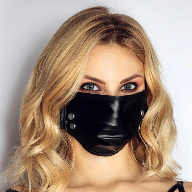 Noir Handmade Wetlook Mondmasker Met Studs Van Noir 1 Noir Handmade Wetlook Mondmasker Met Studs Van Noir